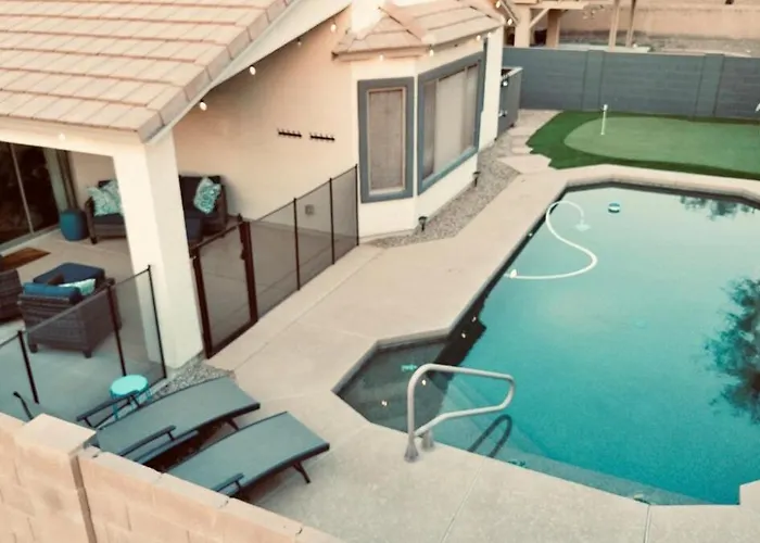 Sunny Poolside Golf Haven Heated Pool 4bed 2bath *