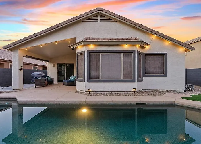 Sunny Poolside Golf Haven Heated Pool 4bed 2bath Holiday home *