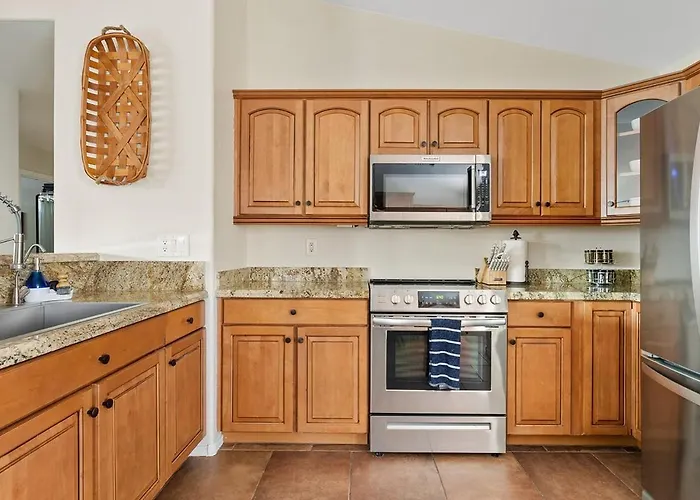 Sunny Poolside Golf Haven Heated Pool 4bed 2bath