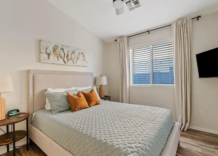 Holiday home Sunny Poolside Golf Haven Heated Pool 4bed 2bath *