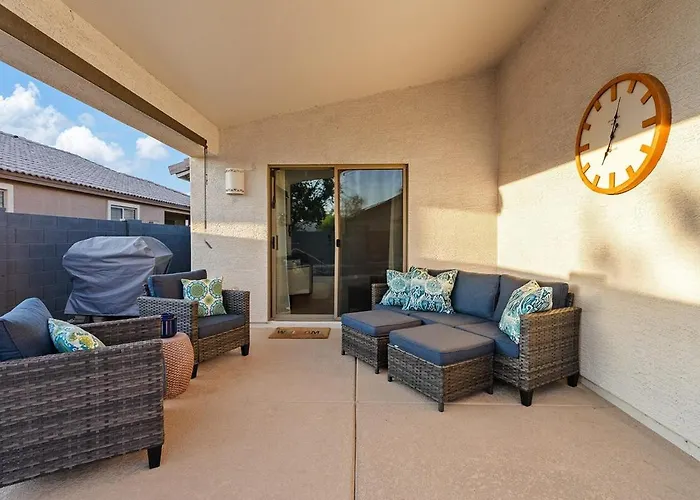 Sunny Poolside Golf Haven Heated Pool 4bed 2bath *